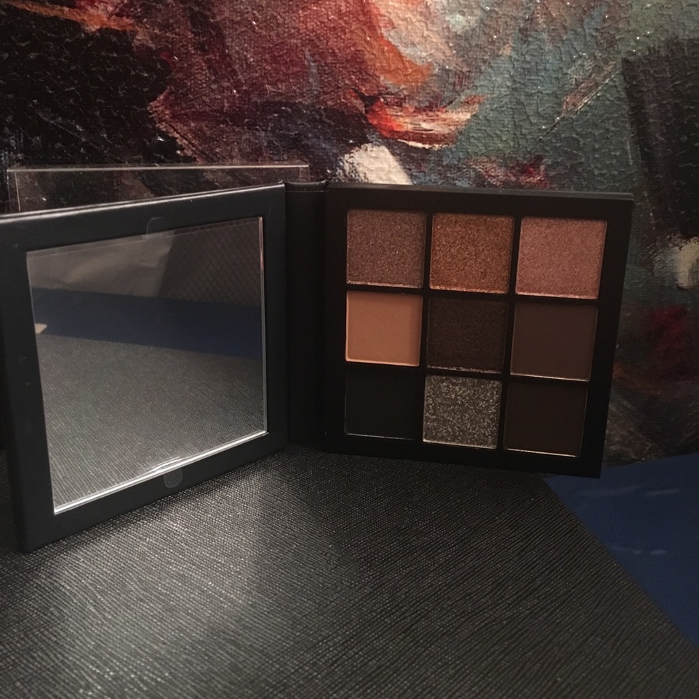 Huda Beauty Smokey Obsessions palette